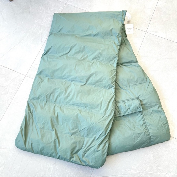 FABLETICS NWT Unisex Smoke Green Large Pockets Lightweight Nylon Puffer Scarf - Picture 13 of 16